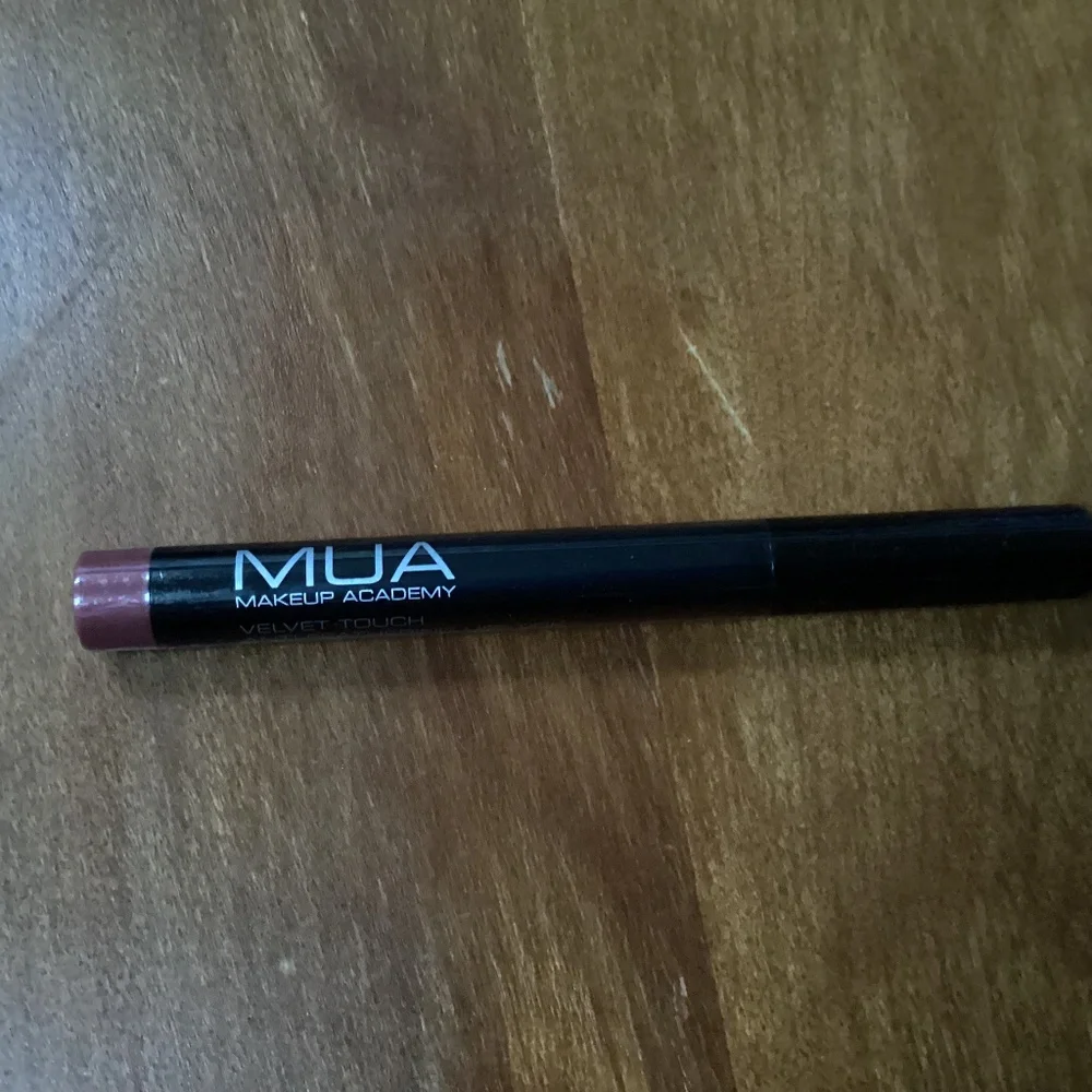 MUA Make Up Academy Velvet Touch Anti-Feathering Lipstick #739 Blush
